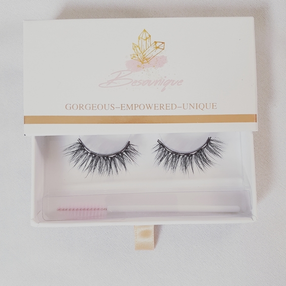 Lashes - Picture 2 of 4